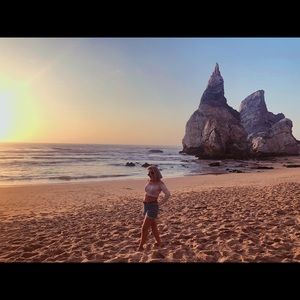 • • ✨🌙Welcome to my closet! 😊🌙✨ • •